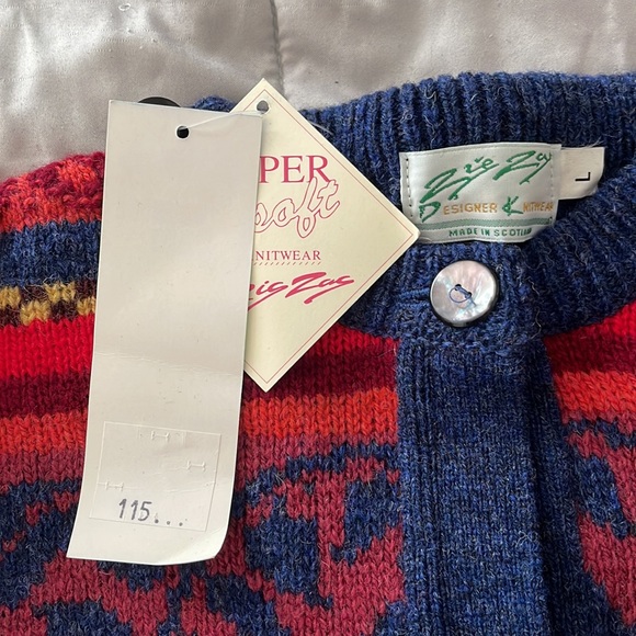 Zigzag button down sweater, size large made in Scotland brand new - Picture 4 of 4